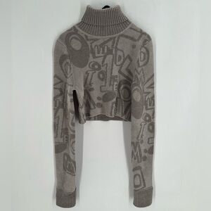 We11done Logo Graffiti Turtleneck Jacquard Grey Crop Top Sweater